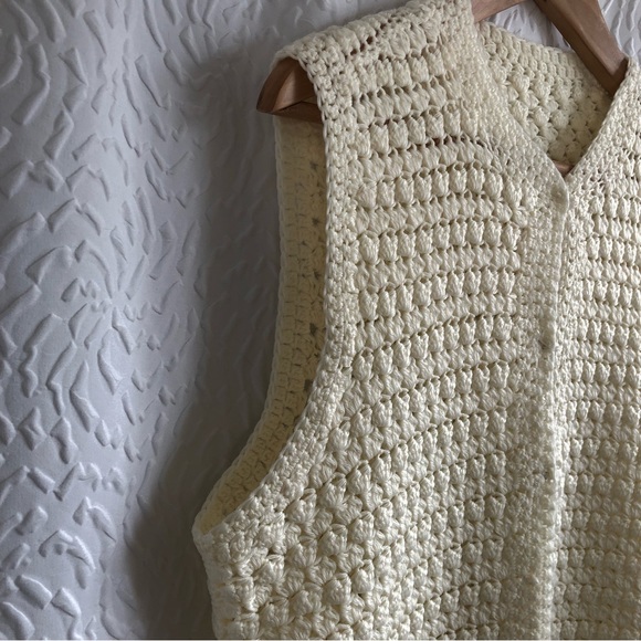 Handmade White Cream Crocheted Textured Sleevless Sweater Shawl Cardigan - Picture 2 of 15